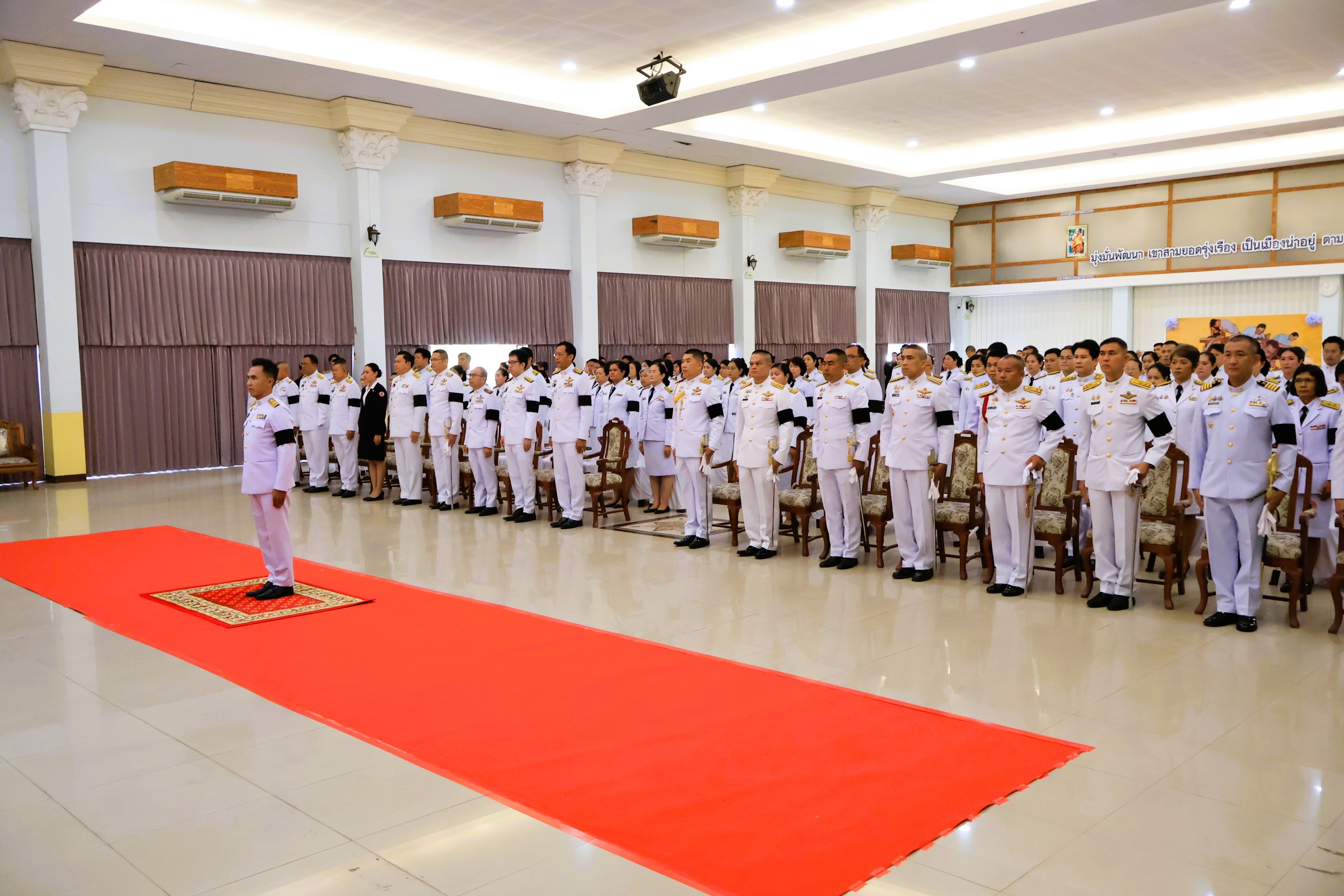 นายสุทธิเกียรติ สุขเสริม ผู้อำนวยการแขวงทางหลวงลพบุรีที่ 1 มอบหมายให้ เจ้าหน้าที่หมวดทางหลวงลพบุรี,หมวดทางหลวงโคกตูม,หมวดทาง